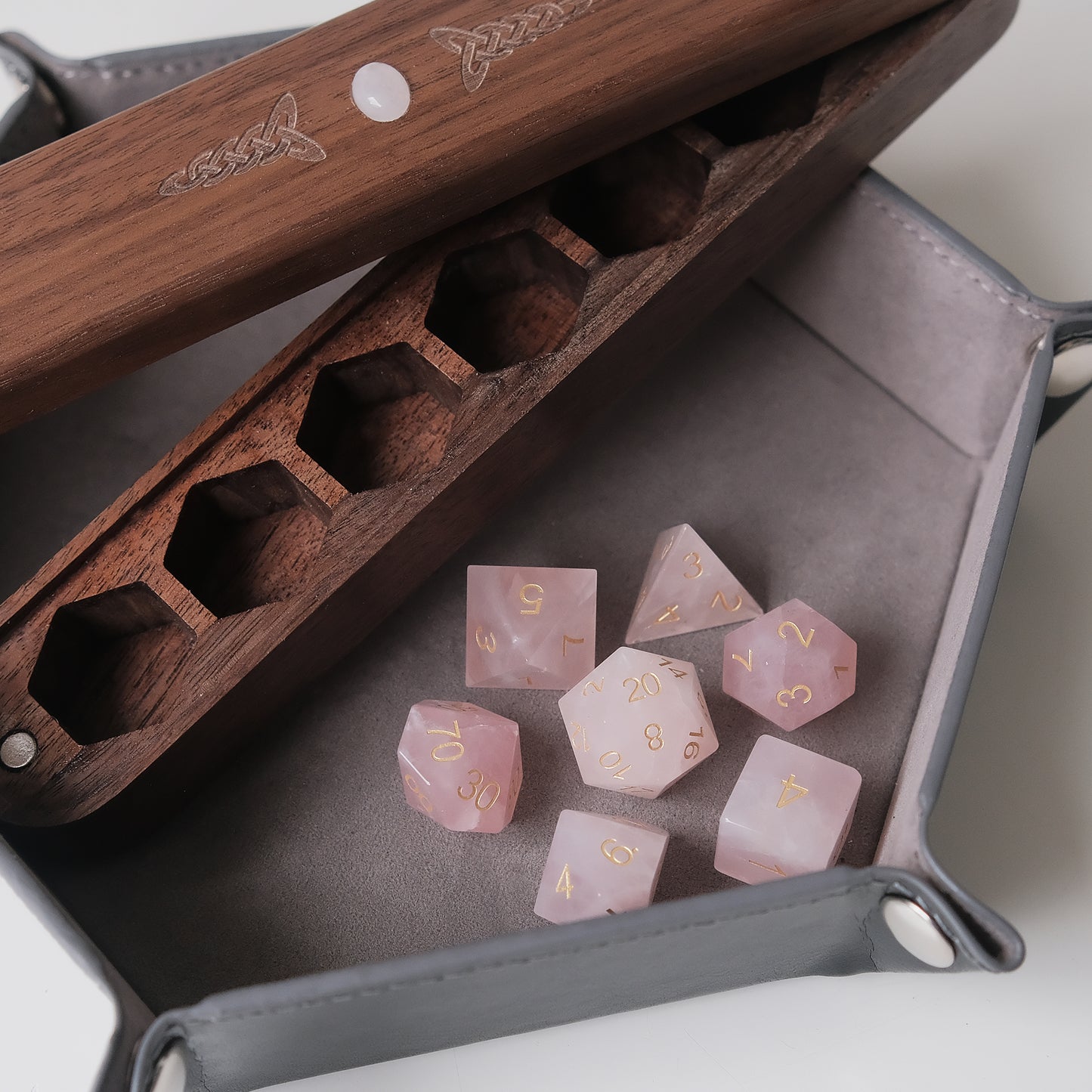 Set di dadi in pietra preziosa di quarzo rosa naturale, scatola di legno combinata 2 