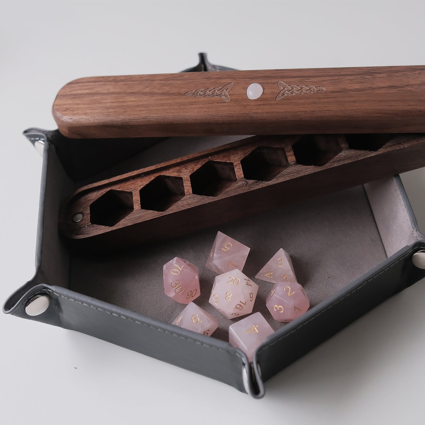 Set di dadi in pietra preziosa di quarzo rosa naturale, scatola di legno combinata 2 