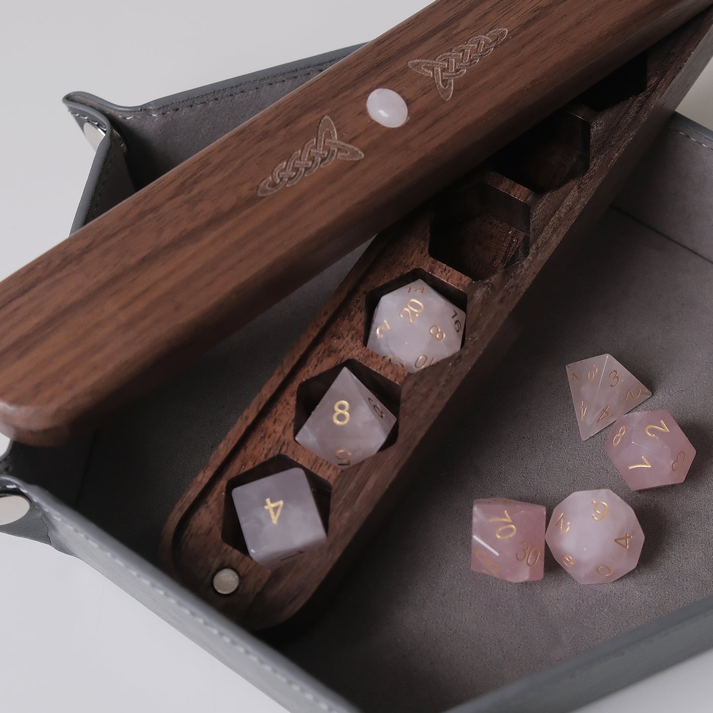 Set di dadi in pietra preziosa di quarzo rosa naturale, scatola di legno combinata 2 