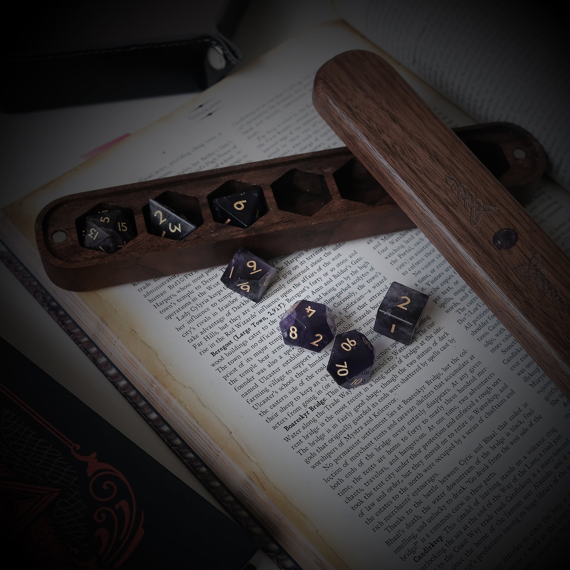 Natural Amethyst Gemstone Dice Set Wooden Box Combo / Dice Set of 7 / Black Cherry Wood Box / Dice Tray. Game accessories for table-top game, board game and rpg. Gift for game lover